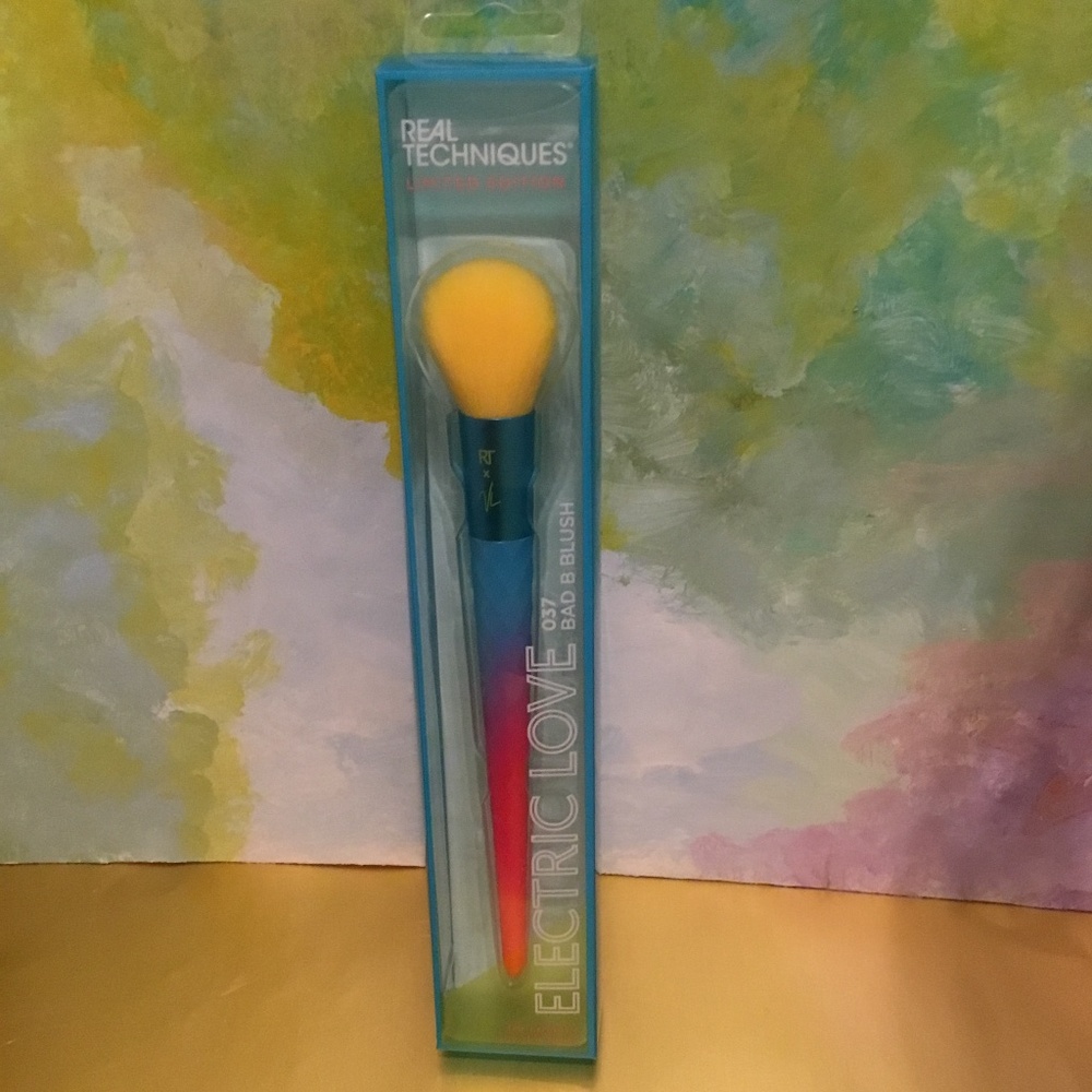 New Real Techniques Limited Edition Makeup Brush